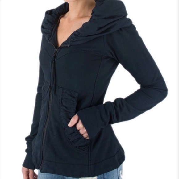 Prairie Underground Tops - Prairie Underground Black Short Cloak Full Zip Hoodie EUC